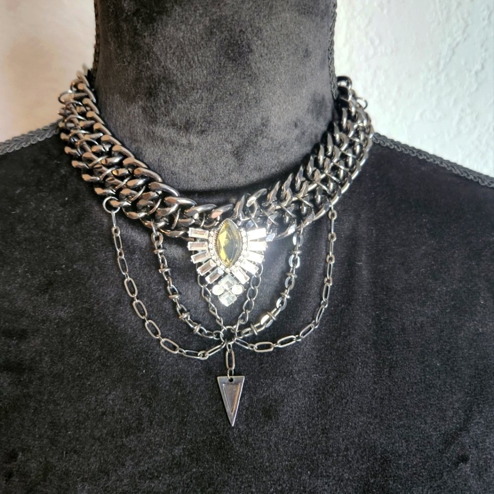 Nasty Gal Chain Choker.